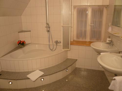 Elektro-Hotel Rosenhaus Gmbh Велберт Екстериор снимка